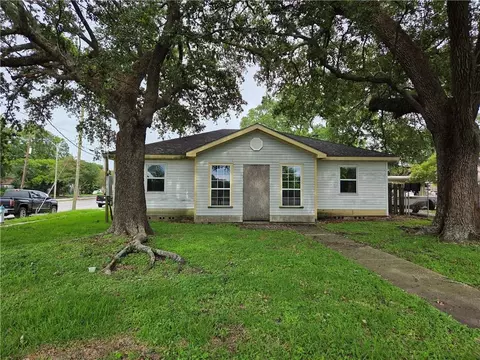 1854 Moss St, New Orleans, LA 70119