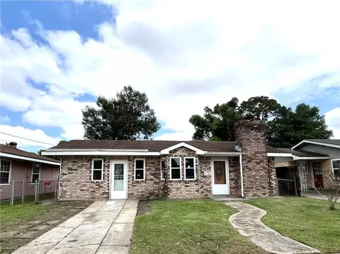 2033 Manor Heights Dr, Marrero, LA 70072