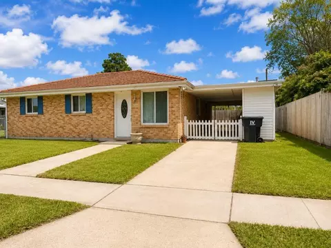 2400 Volpe St, Chalmette, LA 70043
