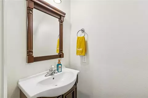 Bath - 13 Zee Ann Dr, Luling, LA 70070 photo 3 of 4