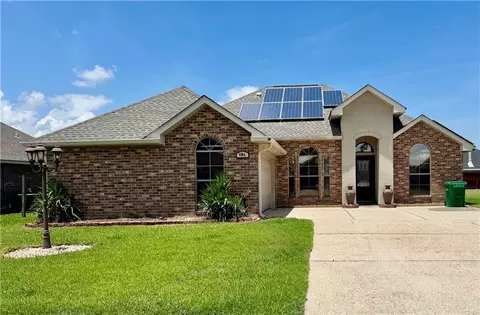 404 Coles Landing Dr, Laplace, LA 70068