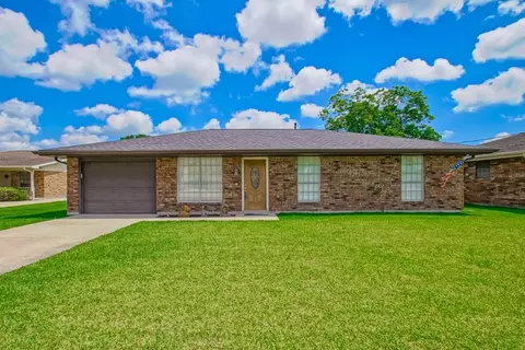 114 Ballay Dr, Belle Chasse, LA 70037
