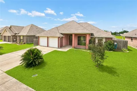 134 River Pointe Dr, Laplace, LA 70068
