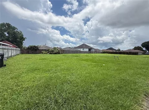 3501 Decomine St, Chalmette, LA 70043