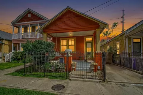 7719 Oak St, New Orleans, LA 70118