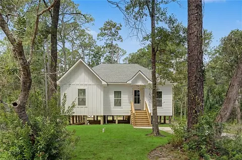30173 Nina Dr, Lacombe, LA 70445