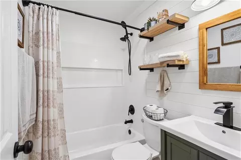 Bath - 801 Cameron Ct, Kenner, LA 70065 photo 1 of 2