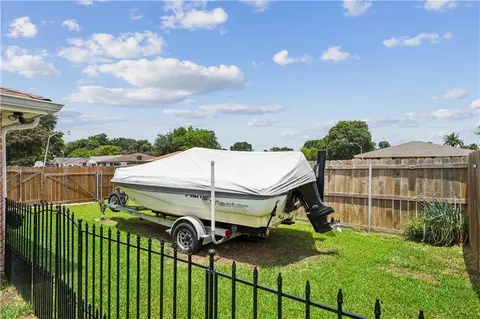 Exterior - 801 Cameron Ct, Kenner, LA 70065 photo 4 of 5