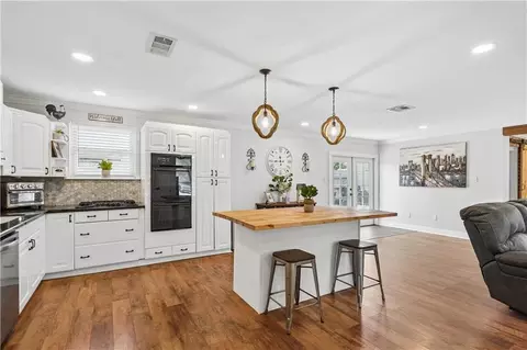 Kitchen - 801 Cameron Ct, Kenner, LA 70065 photo 1 of 3