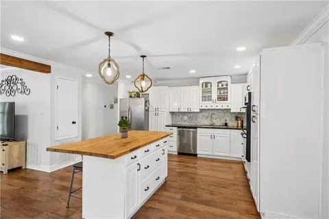 Kitchen - 801 Cameron Ct, Kenner, LA 70065 photo 2 of 3