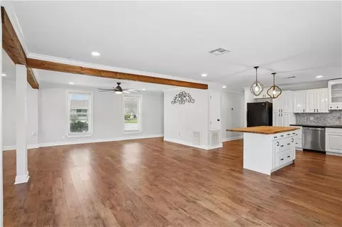 Living - 801 Cameron Ct, Kenner, LA 70065 photo 3 of 6