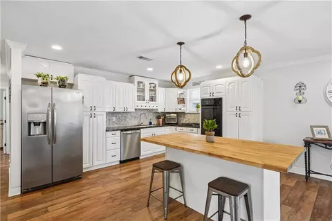 Kitchen - 801 Cameron Ct, Kenner, LA 70065 photo 3 of 3