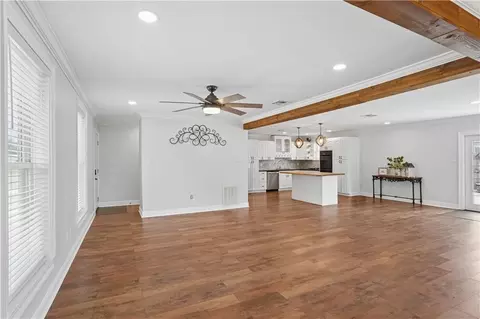 Living - 801 Cameron Ct, Kenner, LA 70065 photo 4 of 6