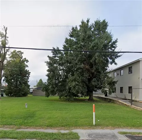 904 W Judge Perez Dr, Chalmette, LA 70043