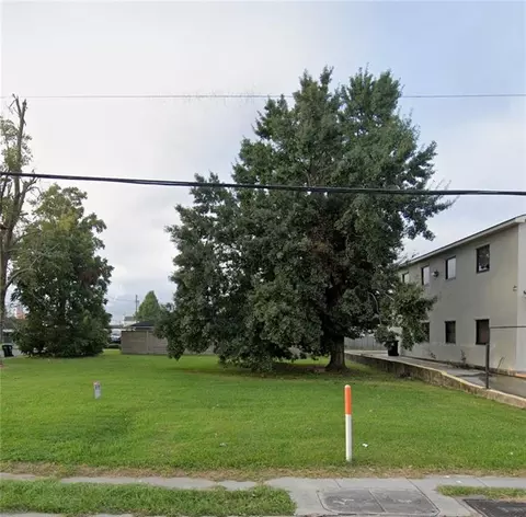 904 W Judge Perez Dr, Chalmette, LA 70043