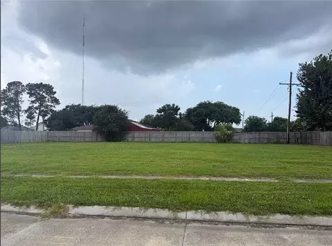 3608 Lyndell Dr, Chalmette, LA 70043