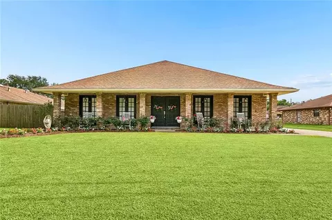 112 Langridge Dr, Belle Chasse, LA 70037