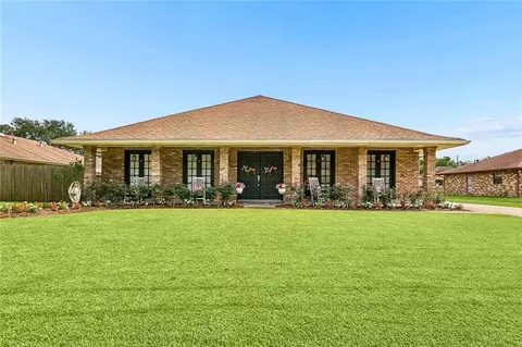 112 Langridge Dr, Belle Chasse, LA 70037