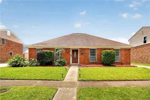 778 Glencove Ln, Gretna, LA 70056