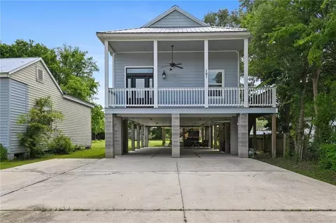 107 Covington St, Madisonville, LA 70447
