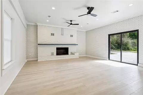 Living - 676 E Railroad Ave, Independence, LA 70443 photo 2 of 4