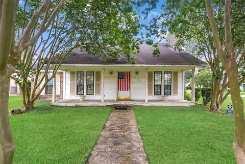 4141 Country Hill Dr, Baton Rouge, LA 70816