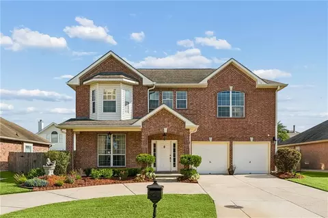 1225 S Wyndham Dr, Gretna, LA 70056