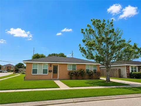 501 Willowbrook Dr, Gretna, LA 70056