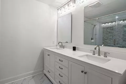 Bath - 72 Riverdale Dr, Covington, LA 70433 photo 2 of 5