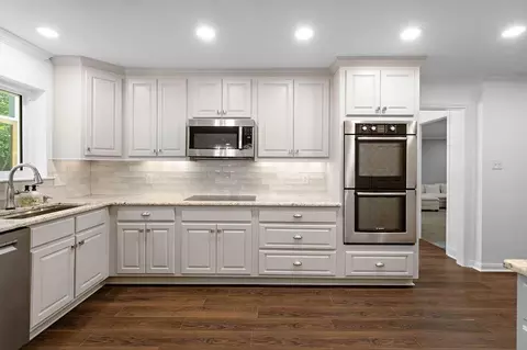 Kitchen - 72 Riverdale Dr, Covington, LA 70433 photo 3 of 6