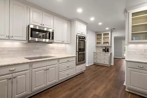 Kitchen - 72 Riverdale Dr, Covington, LA 70433 photo 5 of 6