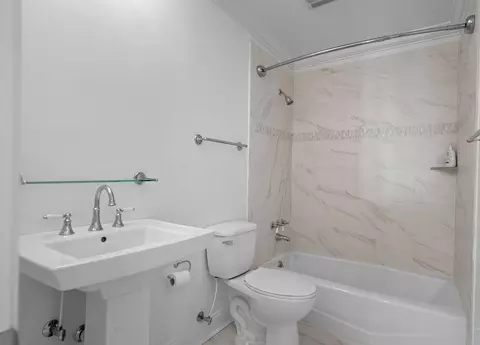 Bath - 72 Riverdale Dr, Covington, LA 70433 photo 3 of 5