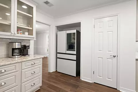 Kitchen - 72 Riverdale Dr, Covington, LA 70433 photo 6 of 6