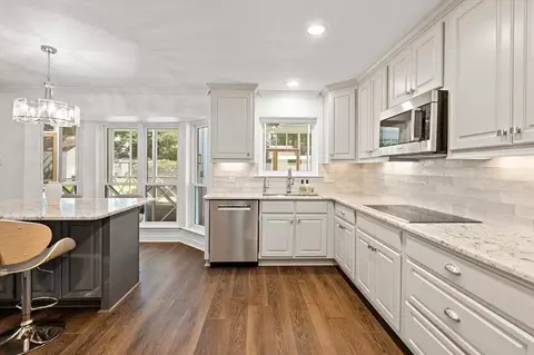 Kitchen - 72 Riverdale Dr, Covington, LA 70433 photo 2 of 6