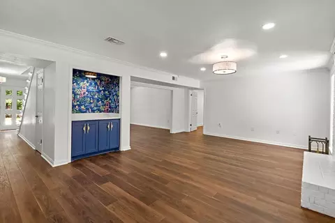 Living - 72 Riverdale Dr, Covington, LA 70433 photo 2 of 3