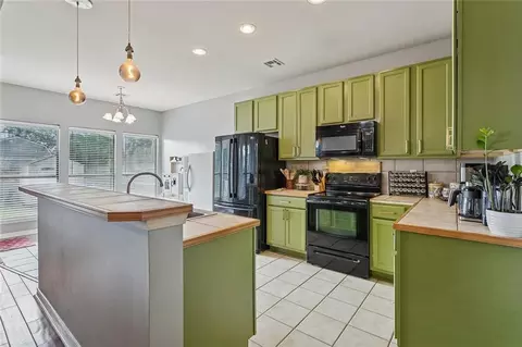Kitchen - 70058 3rd St, Covington, LA 70433 photo 2 of 2
