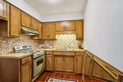Kitchen - 402 Ormond Dr, Pearl River, LA 70452 photo 2 of 3