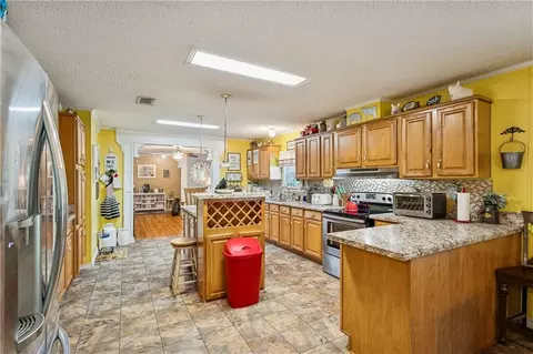 Kitchen - 37410 E Pinehill Dr, Slidell, LA 70460 photo 2 of 2