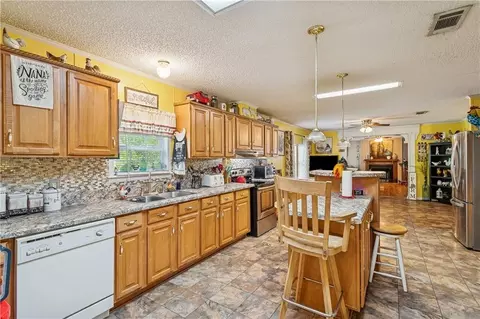 Kitchen - 37410 E Pinehill Dr, Slidell, LA 70460 photo 1 of 2