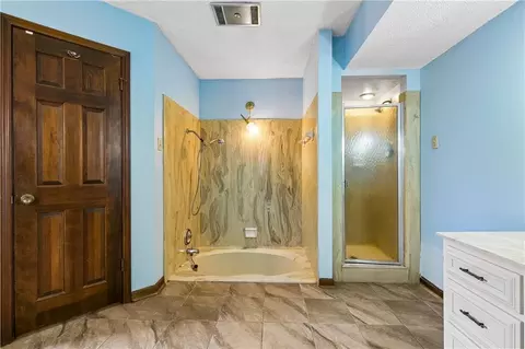 Bath - 17 Zee Ann Dr, Luling, LA 70070 photo 2 of 4