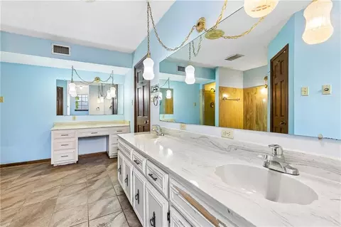 Bath - 17 Zee Ann Dr, Luling, LA 70070 photo 1 of 4