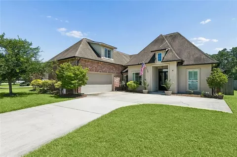 504 English Oak Dr, Madisonville, LA 70447