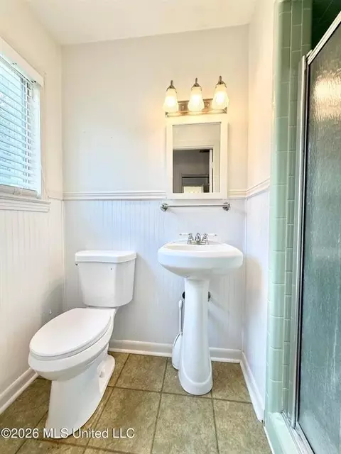 Bath - 403 Pine Dr, Brookhaven, MS 39601 photo 7 of 7
