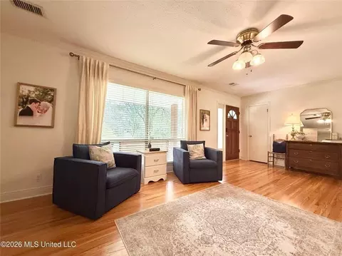 Living - 403 Pine Dr, Brookhaven, MS 39601 photo 4 of 7