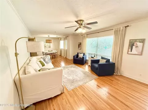 Living - 403 Pine Dr, Brookhaven, MS 39601 photo 2 of 7