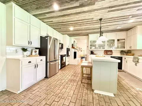 Kitchen - 403 Pine Dr, Brookhaven, MS 39601 photo 1 of 7