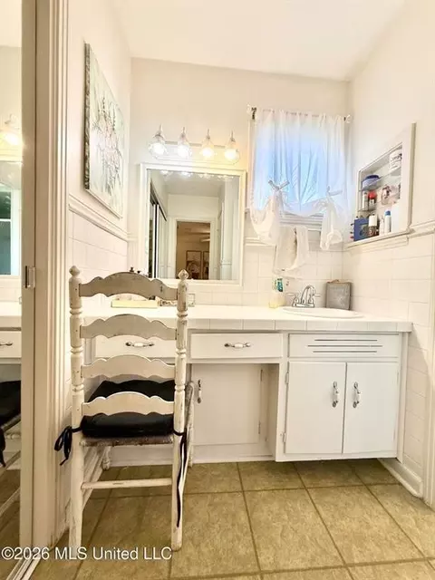 Bath - 403 Pine Dr, Brookhaven, MS 39601 photo 6 of 7