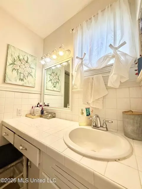 Bath - 403 Pine Dr, Brookhaven, MS 39601 photo 5 of 7