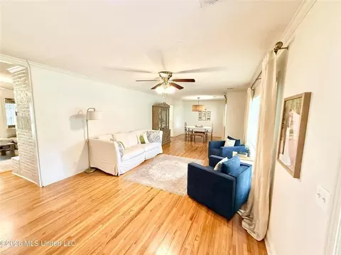 Living - 403 Pine Dr, Brookhaven, MS 39601 photo 1 of 7