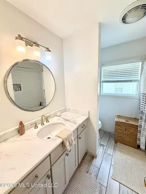 Bath - 403 Pine Dr, Brookhaven, MS 39601 photo 3 of 7